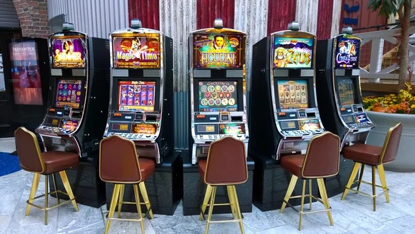 pasaran100 mobile app interface showing football markets and live casino options